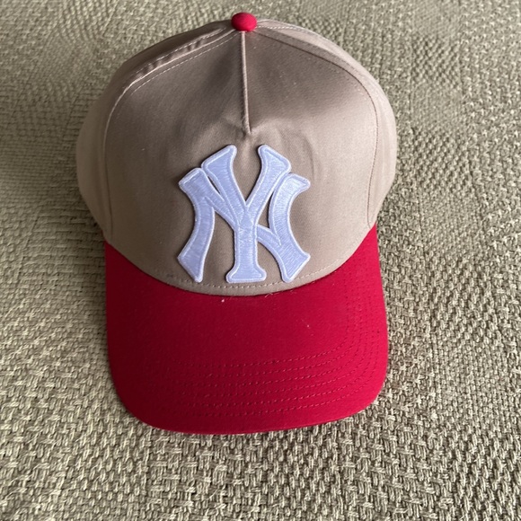 $pecials Big New Yorker Cap - Picture 2 of 6